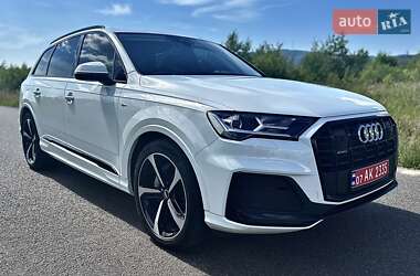 Позашляховик / Кросовер Audi Q7 2020 в 