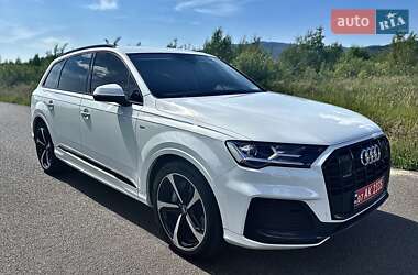 Позашляховик / Кросовер Audi Q7 2020 в 