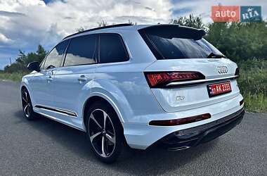 Позашляховик / Кросовер Audi Q7 2020 в 