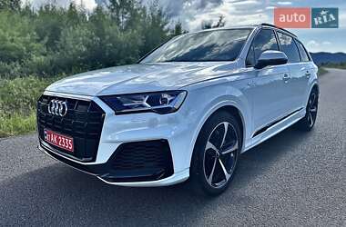 Позашляховик / Кросовер Audi Q7 2020 в 