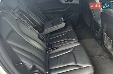 Позашляховик / Кросовер Audi Q7 2020 в 