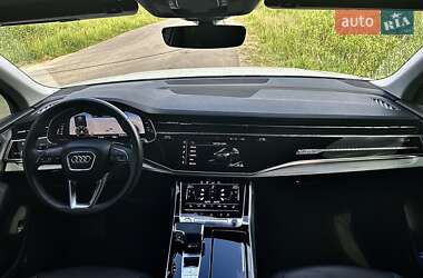 Позашляховик / Кросовер Audi Q7 2020 в 