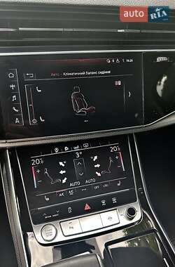 Позашляховик / Кросовер Audi Q7 2020 в 