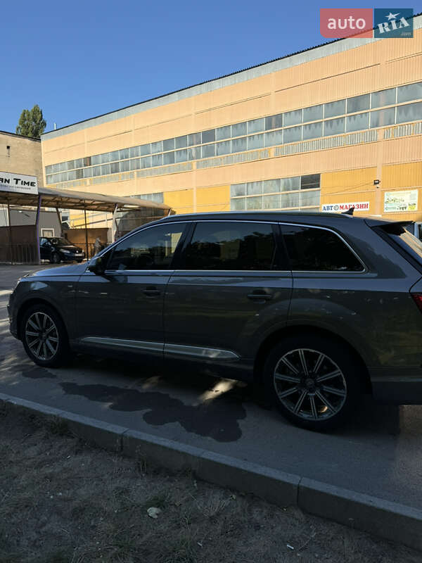 Внедорожник / Кроссовер Audi Q7 2015 в Каменец-Подольском