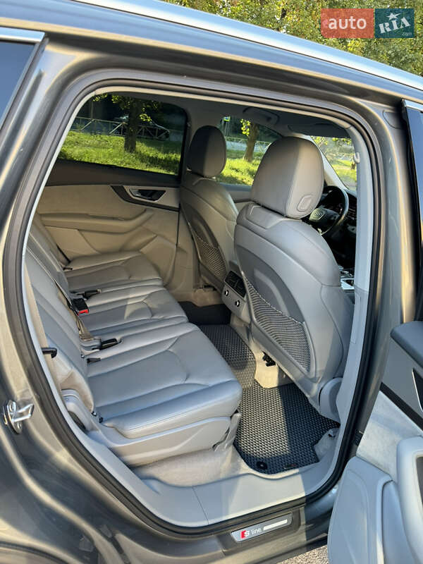 Внедорожник / Кроссовер Audi Q7 2015 в Каменец-Подольском