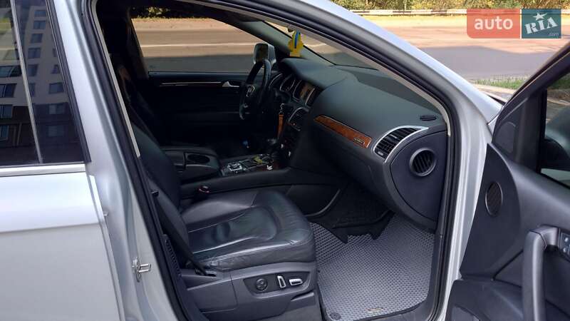 Позашляховик / Кросовер Audi Q7 2011 в Луцьку