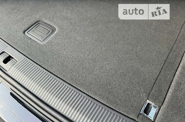 Внедорожник / Кроссовер Audi Q7 2016 в 