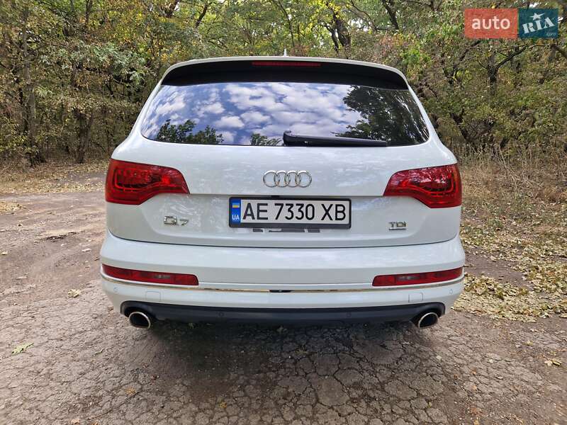 Позашляховик / Кросовер Audi Q7 2014 в Дніпрі