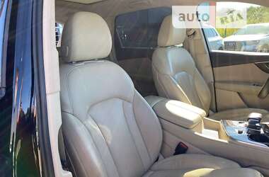 Позашляховик / Кросовер Audi Q7 2017 в 
