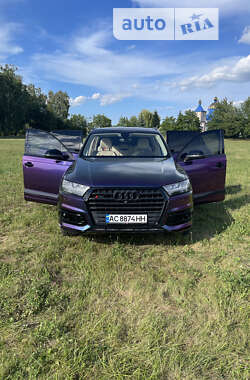 Позашляховик / Кросовер Audi Q7 2017 в 