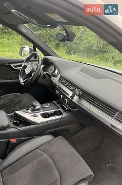 Внедорожник / Кроссовер Audi Q7 2018 в 