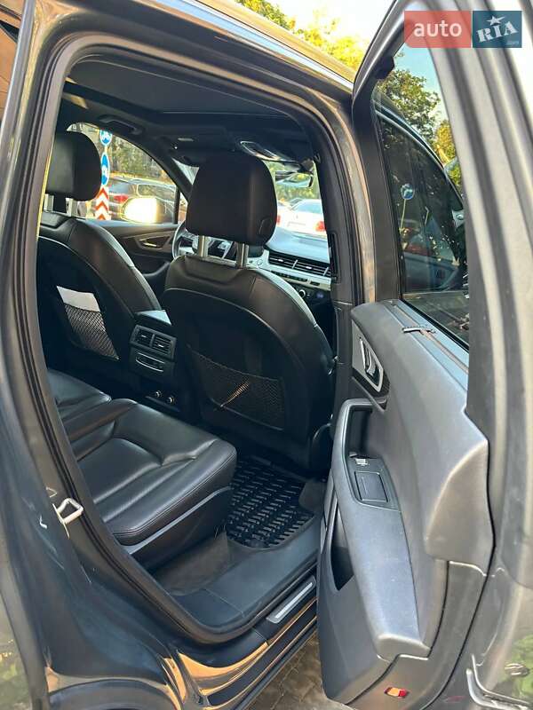 Позашляховик / Кросовер Audi Q7 2017 в Києві