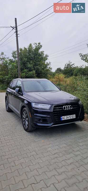 Внедорожник / Кроссовер Audi Q7 2017 в 