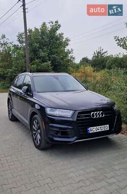 Внедорожник / Кроссовер Audi Q7 2017 в 
