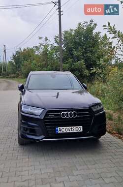 Внедорожник / Кроссовер Audi Q7 2017 в 