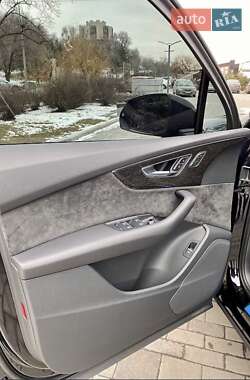 Внедорожник / Кроссовер Audi Q7 2020 в 
