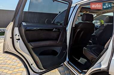 Позашляховик / Кросовер Audi Q7 2012 в 