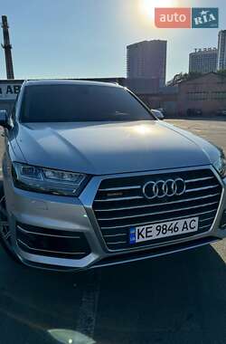 Позашляховик / Кросовер Audi Q7 2017 в 