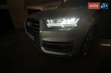Позашляховик / Кросовер Audi Q7 2017 в 