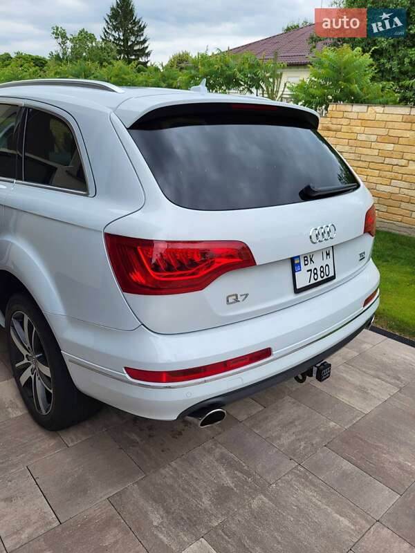 Позашляховик / Кросовер Audi Q7 2014 в Острозі