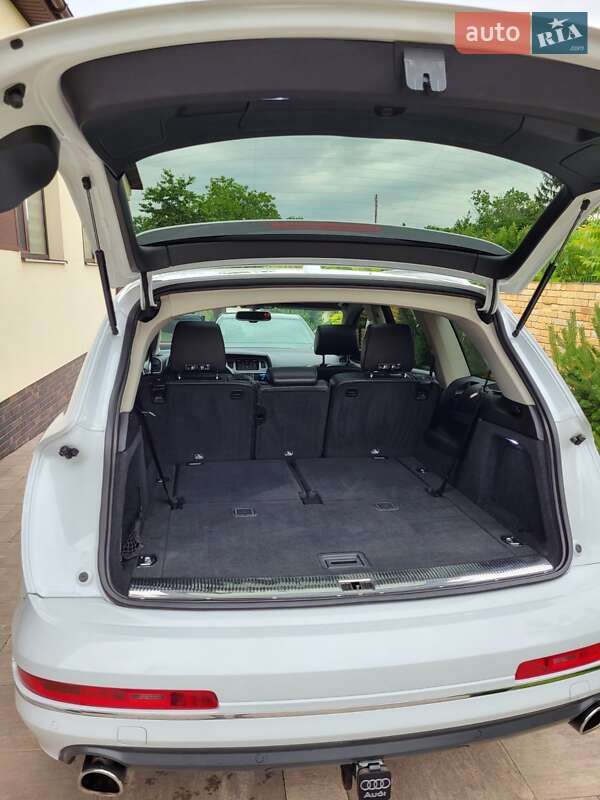 Позашляховик / Кросовер Audi Q7 2014 в Острозі