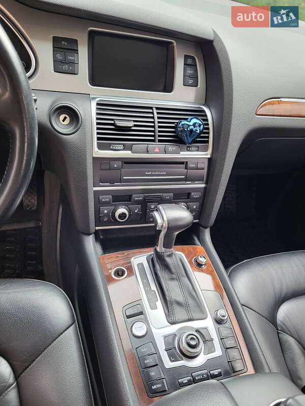 Позашляховик / Кросовер Audi Q7 2014 в Острозі