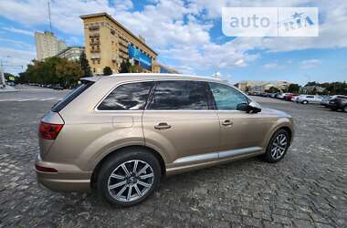 Внедорожник / Кроссовер Audi Q7 2018 в 