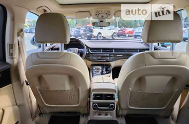 Внедорожник / Кроссовер Audi Q7 2018 в 