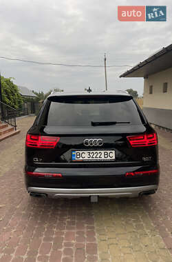 Внедорожник / Кроссовер Audi Q7 2017 в 