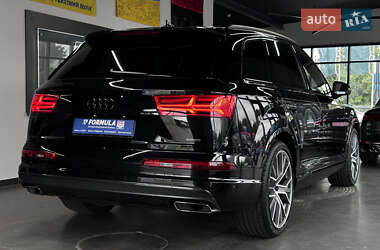 Внедорожник / Кроссовер Audi Q7 2017 в Нововолынске