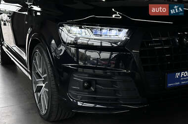 Внедорожник / Кроссовер Audi Q7 2017 в Нововолынске