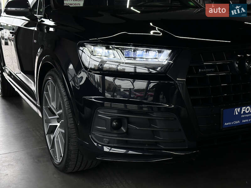 Внедорожник / Кроссовер Audi Q7 2017 в Нововолынске