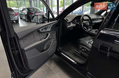 Позашляховик / Кросовер Audi Q7 2017 в 