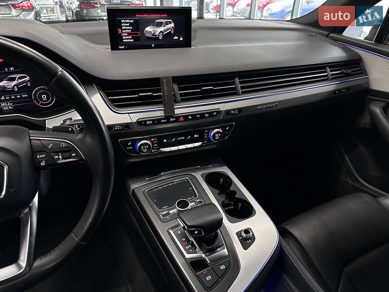 Внедорожник / Кроссовер Audi Q7 2017 в Нововолынске