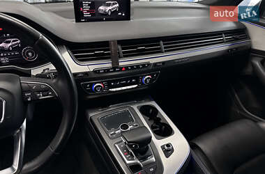 Позашляховик / Кросовер Audi Q7 2017 в 