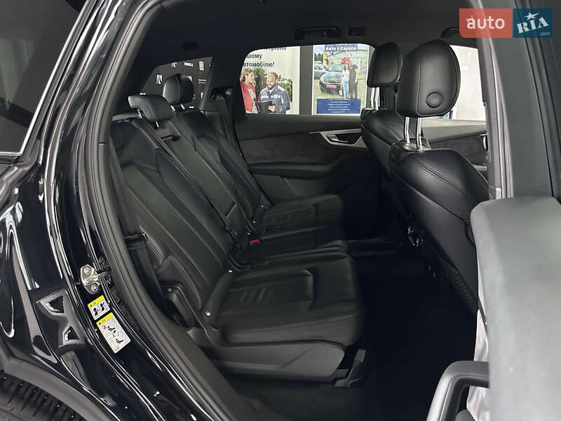 Внедорожник / Кроссовер Audi Q7 2017 в Нововолынске