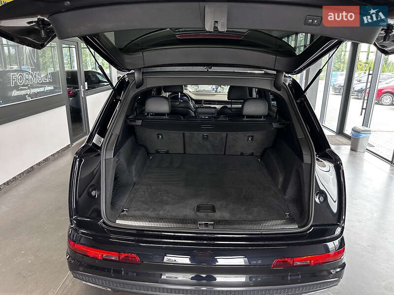 Внедорожник / Кроссовер Audi Q7 2017 в Нововолынске