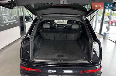 Позашляховик / Кросовер Audi Q7 2017 в 