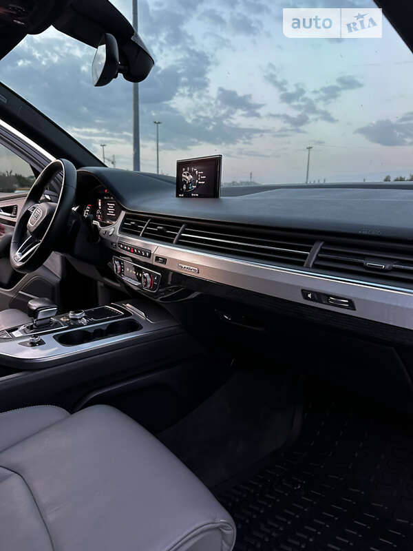 Позашляховик / Кросовер Audi Q7 2015 в Львові