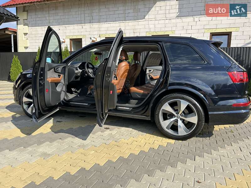 Позашляховик / Кросовер Audi Q7 2016 в Іршаві