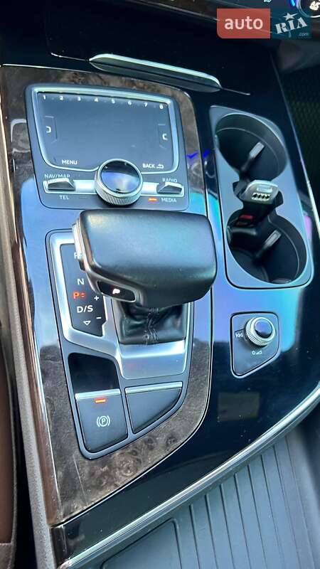 Позашляховик / Кросовер Audi Q7 2017 в Дніпрі