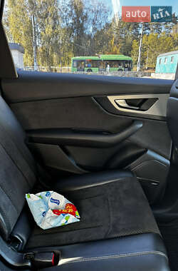 Позашляховик / Кросовер Audi Q7 2017 в 