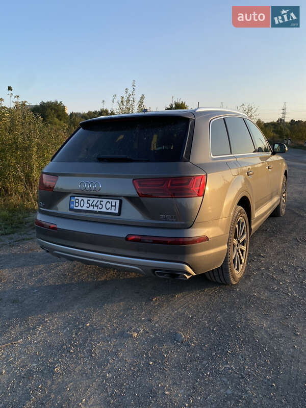 Внедорожник / Кроссовер Audi Q7 2017 в Борщеве