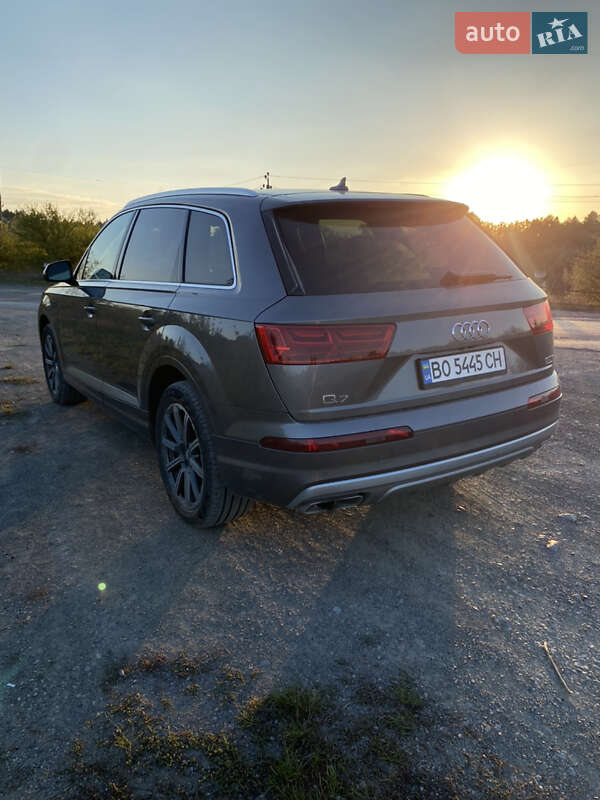 Внедорожник / Кроссовер Audi Q7 2017 в Борщеве