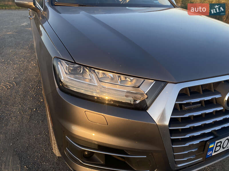 Внедорожник / Кроссовер Audi Q7 2017 в Борщеве