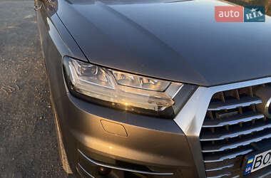 Позашляховик / Кросовер Audi Q7 2017 в 