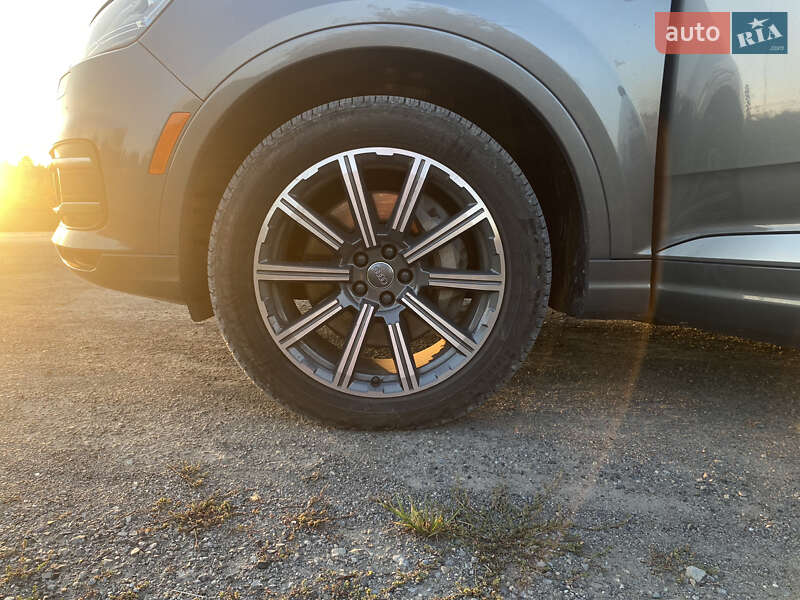 Внедорожник / Кроссовер Audi Q7 2017 в Борщеве