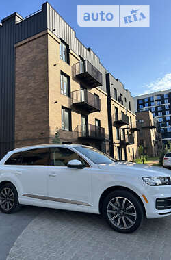 Позашляховик / Кросовер Audi Q7 2016 в 