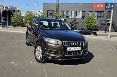 Внедорожник / Кроссовер Audi Q7 2015 в 