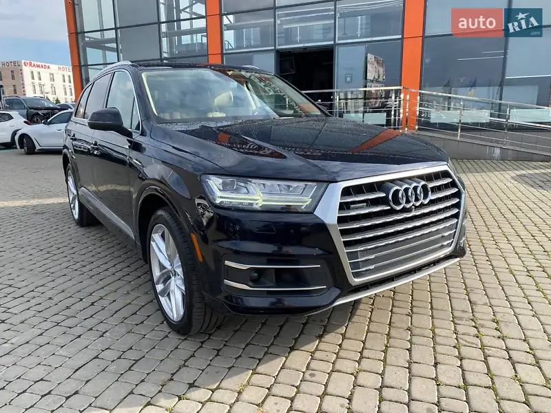 Внедорожник / Кроссовер Audi Q7 2016 в 
